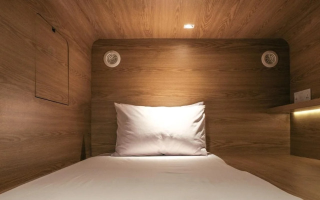 KINI Luxury Capsule - Hostel