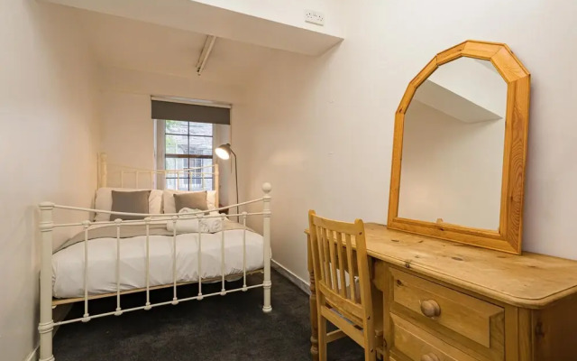 Royal Mile 5 BR Apartment nr Castle