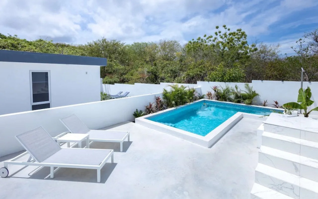 NEW Tropical Getaway With BBQ Pool