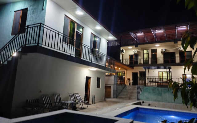 Artur's Poolside EXciting Rest house of 5 rooms