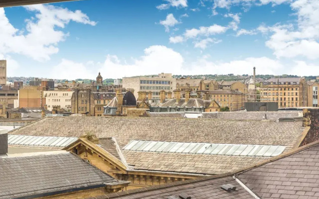 Snug Holiday Home in Bradford With Balcony