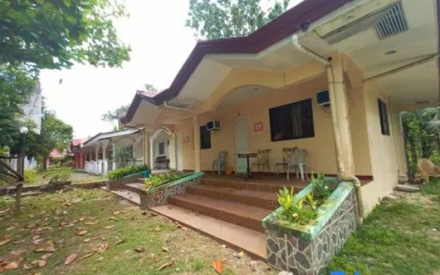 RedDoorz Plus @ Costa Roca Balamban