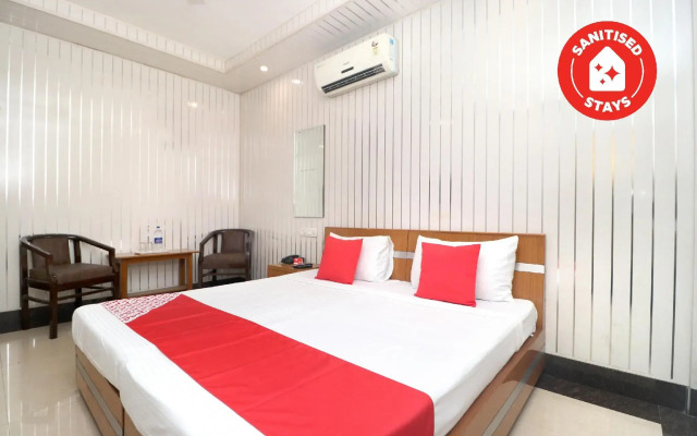 OYO 14533 Hotel Mohan