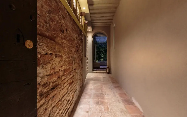 THE Smart Lucca Apartment Suite Inside the Walls