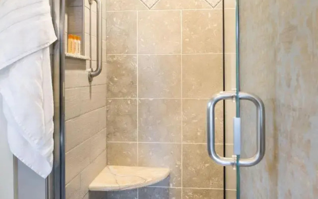 Gothic Eves Inn and Spa Bed and Breakfast