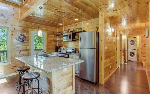 Splash of Moonshine - Two Bedroom Cabin