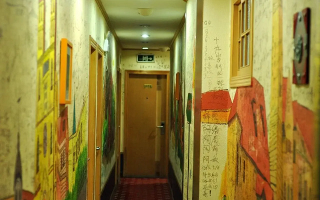 Qingdao Free Exercise Youth Hostel Zhanqiao Railway Station Branch