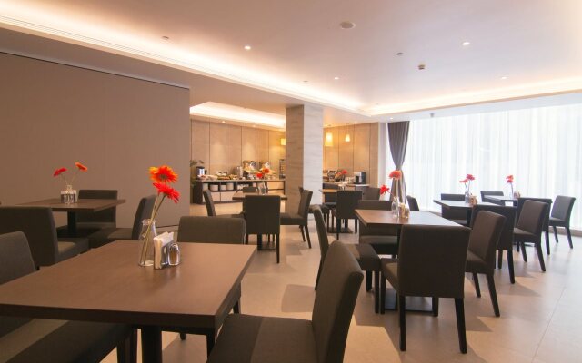 Motel (Shanghai Lujiazui Yushan Road Yuanshen Sports Center)