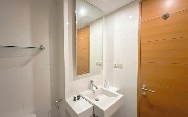 Spacious And Comfortable Living 3Br Apartment At Aryaduta Residence