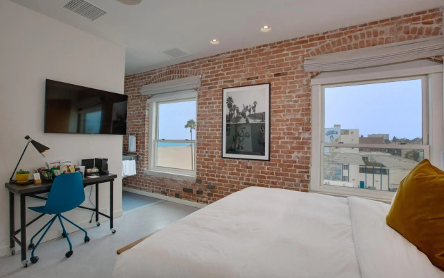Venice V Hotel