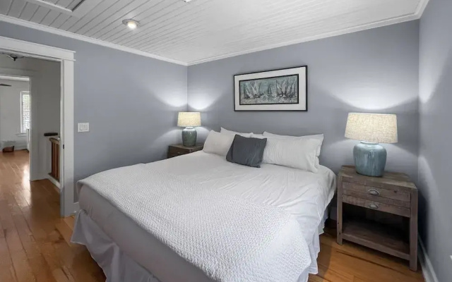 Sandy Toes 2 Bedroom Home by RedAwning