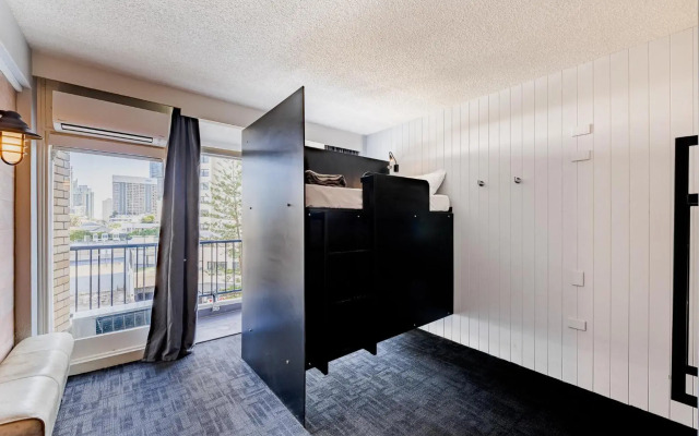 BUNK Surfers Paradise - International Backpacker Hostel