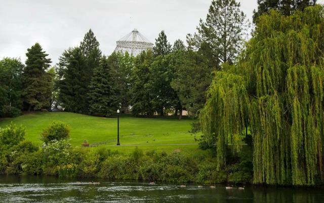 Oxford Suites Downtown Spokane