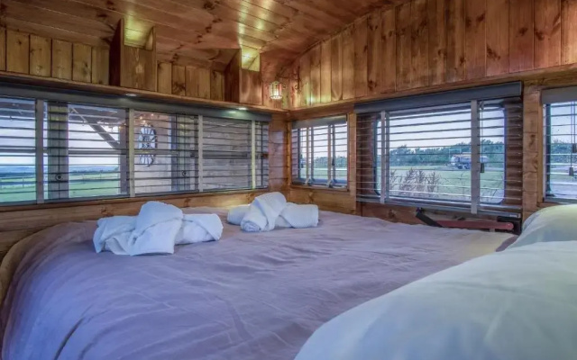 American School Bus - 1 Bedroom  - Blossom Farm - Tiers Cross