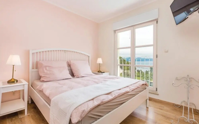 Beautiful Home in Lovran With Sauna, Wifi and 6 Bedrooms
