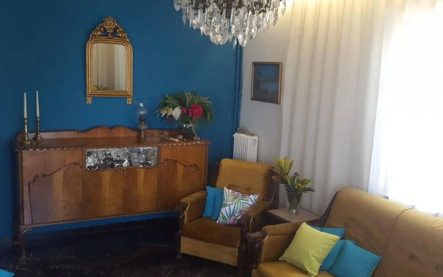 Superb Athenian Nest