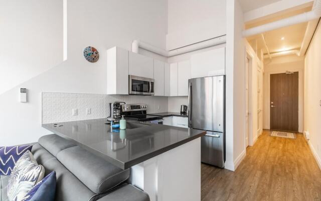 2BR 2storey Loft Free Parking Gym