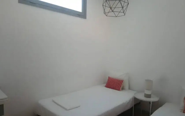 Stunning Apartment With Yard in Alfama