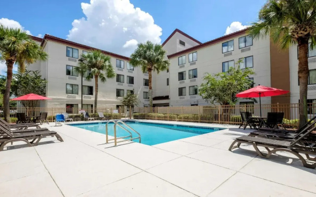 Red Roof Inn PLUS+ Gainesville