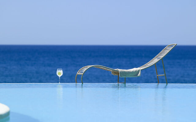 Artemis Seaside Resort