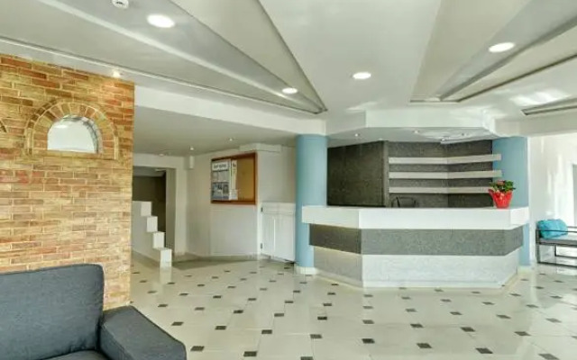 Karras Apt / Htl - LAG