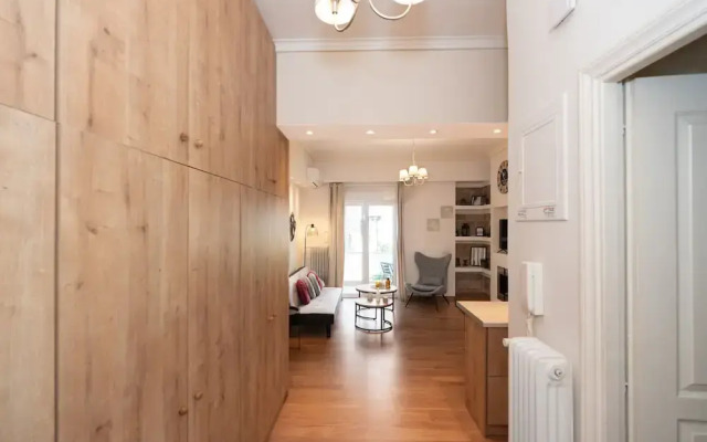 Contemporary Apartment made of Wood and Stone