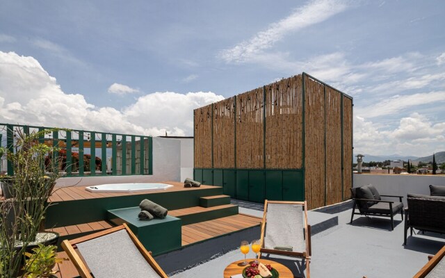 Rooftop Hot Tub 3 levels 5br in Villa