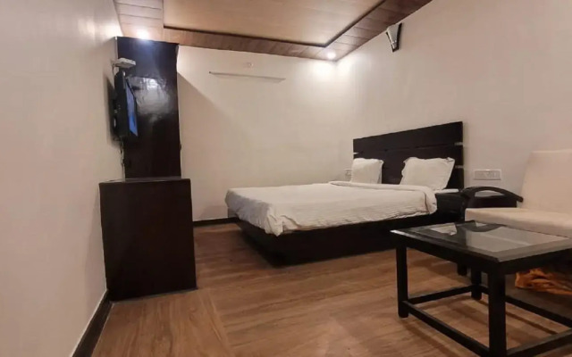 Goroomgo Hidden Chalet Mall Road Nainital