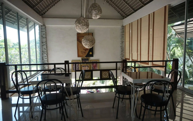 Thatphanom Place