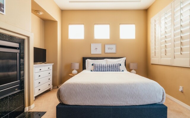 Whispering Palms by AvantStay | WALK TO COACHELLA | Pool & Hot Tub | Sleeps 16!