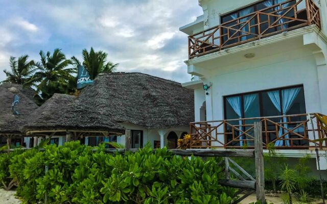 Jambiani White Sands Beach Bungalows