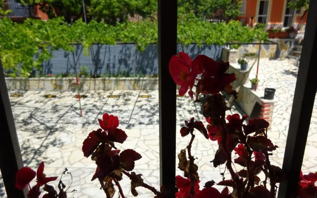 Studios Ristas Kostas