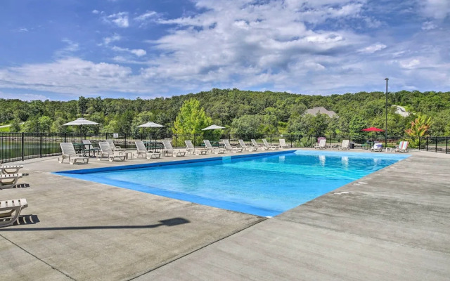 Reeds Spring Condo ~ 3 Mi to Silver Dollar City!