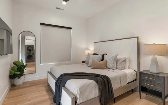 Pickleball Penthouse 10 Bedroom Home