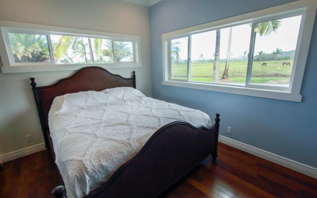 North Shore Country Villa