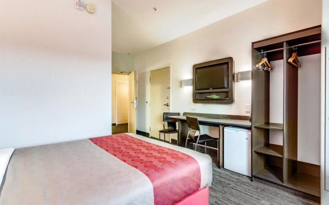 Motel 6 Saskatoon, SK