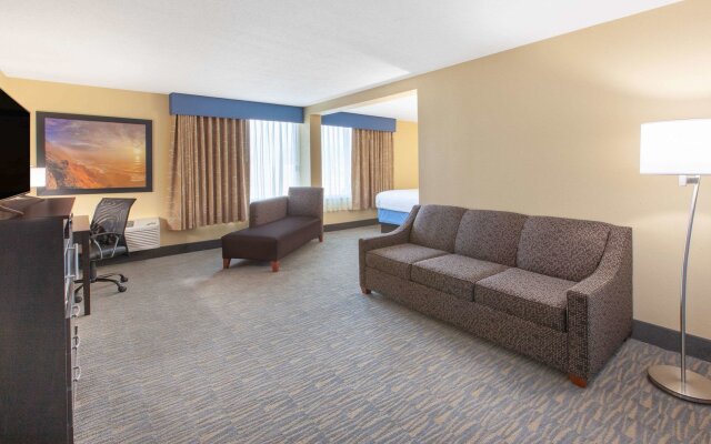 Days Inn And Suites By Wyndham Grand Rapids Near Downtown