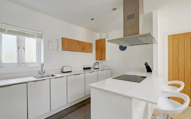 Spacious Apartment in Saundersfoot Near Sea