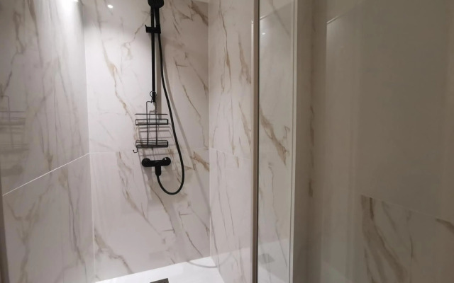 7 Art Hotel Cannes