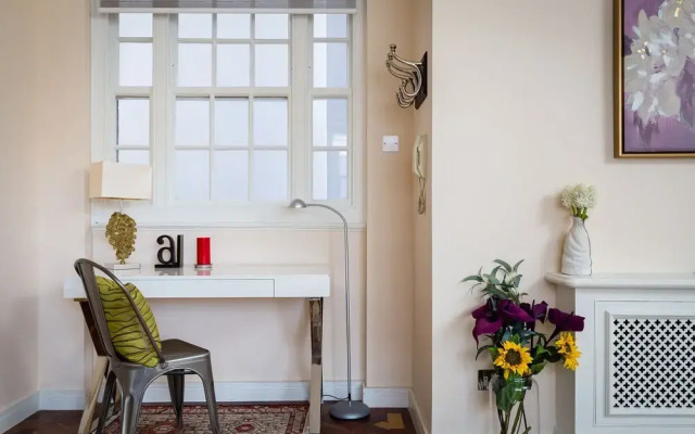 2-bed 2-bath in the Heart of London