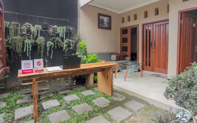 Villa Akbar 3 by RedDoorz