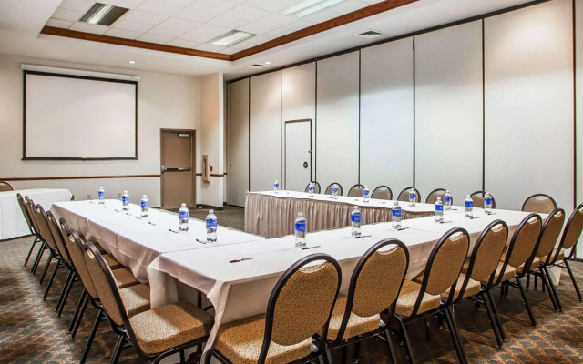 Comfort Suites Milwaukee Airport