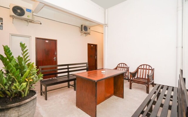 OYO 1374 Semampir Residence At Ahmad Yani