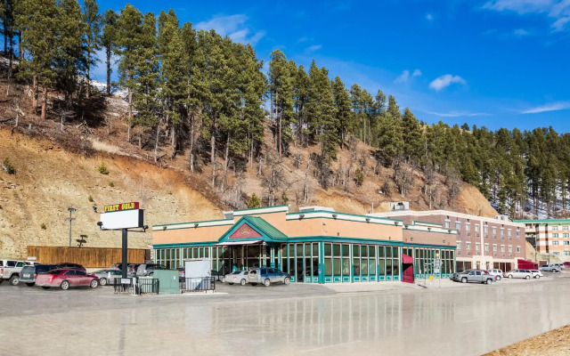 First Gold Hotel