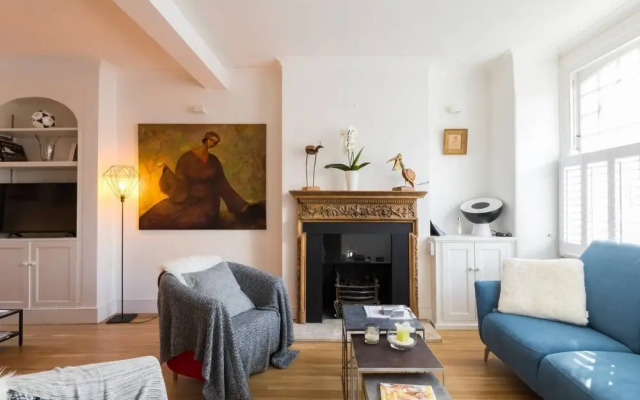 Fabulous 4-Bed House in Fulham with Garden!