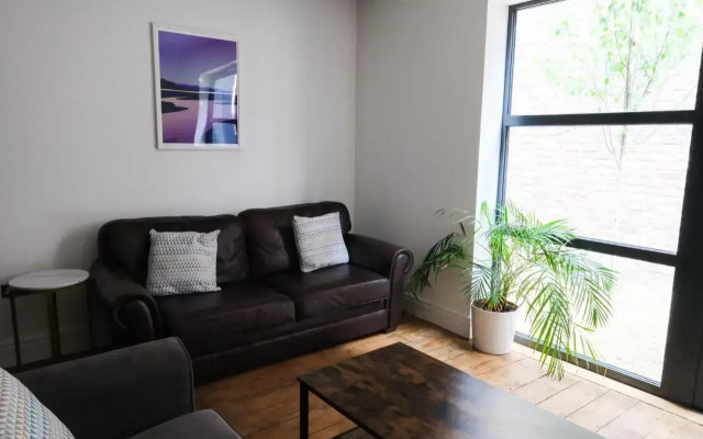 The Eden Warehouse - Pink Apartment (sleeps 4)