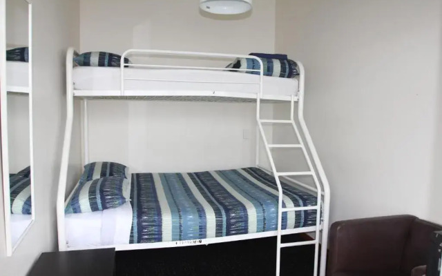 On Top Apartments & Hostel Backpackers