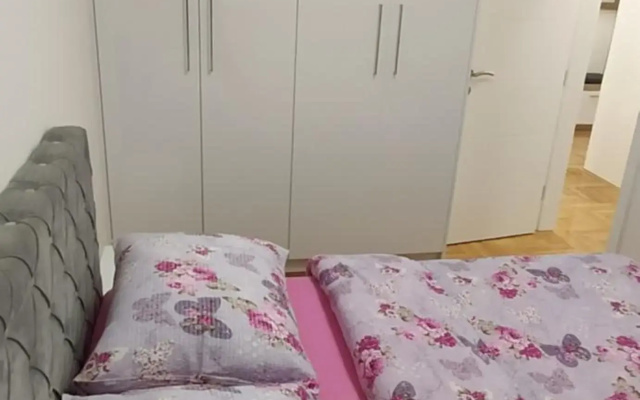 Leo Apartment