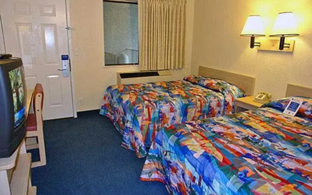 Motel 6 North Kirkland