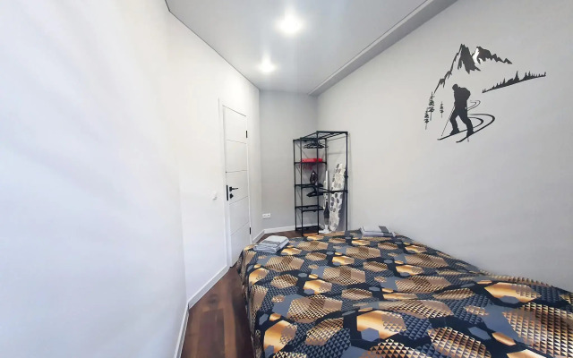 Apartment to Live in the Mountains on Resettlednaya street